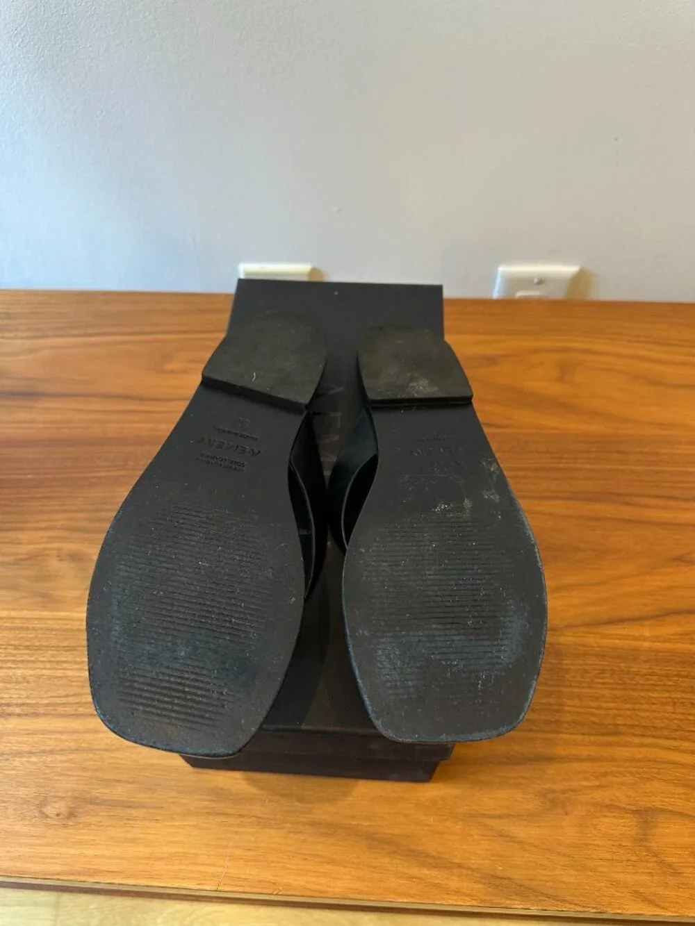 A Emery Kinto Sandal Size 37 Black